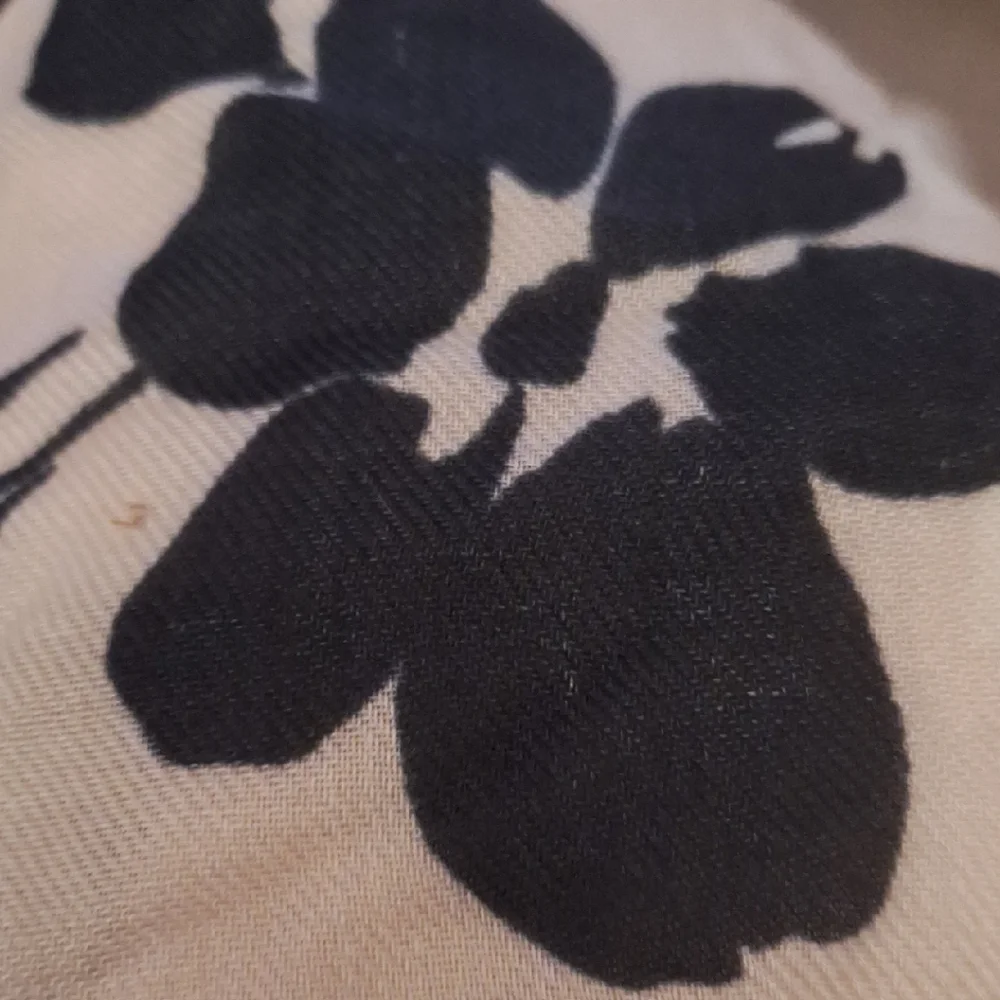 Liz Claiborne Black and White Floral Scarf 22